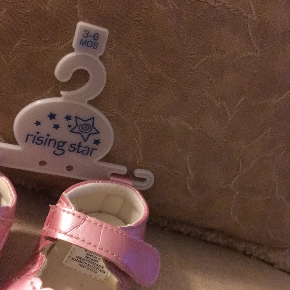 Three pairs of baby shoes - Picture 11 of 16